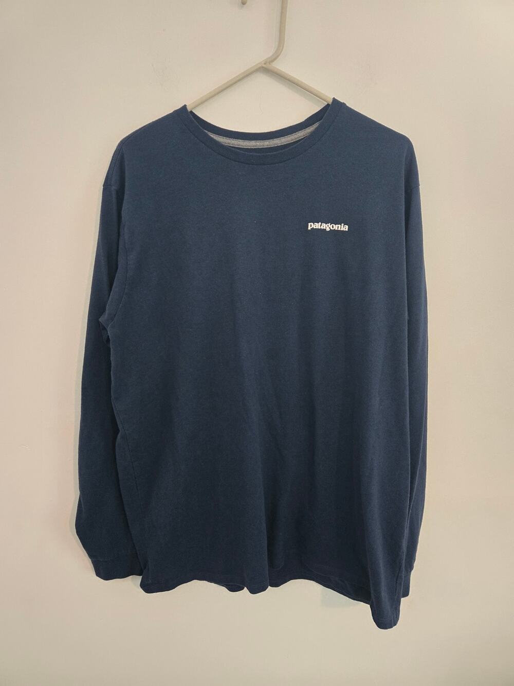 Patagonia responsibili tee mens XL regular fit blue long sleeve tee shirt.